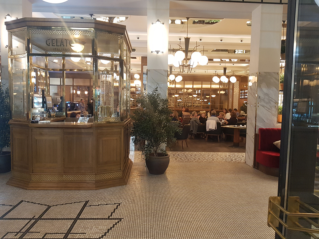 RESTAURANT IN ANCIENT BUILDING CAPITOL CINEMA (VALENCIA)