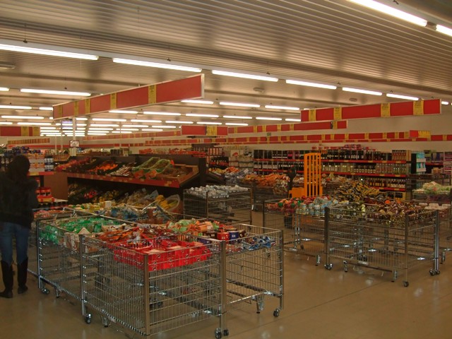 SUPERMARKET WITH BASEMENT FOR PARKING IN VALENCIA